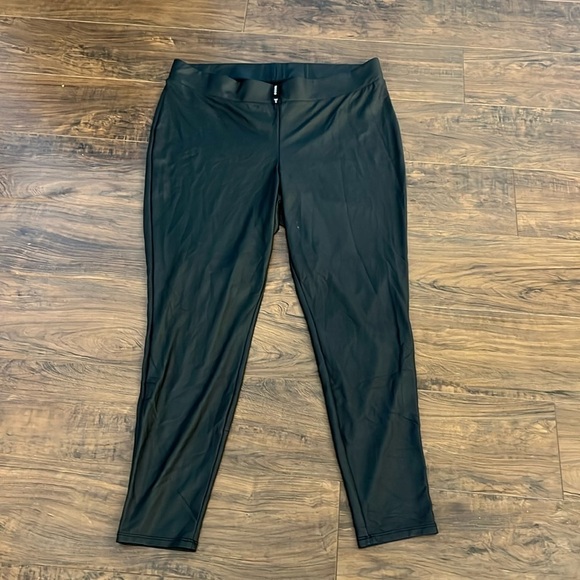 Torrid Full Length, Signature Waist, Faux Leather, Spandex Legging, Sz. 2. - Picture 3 of 11
